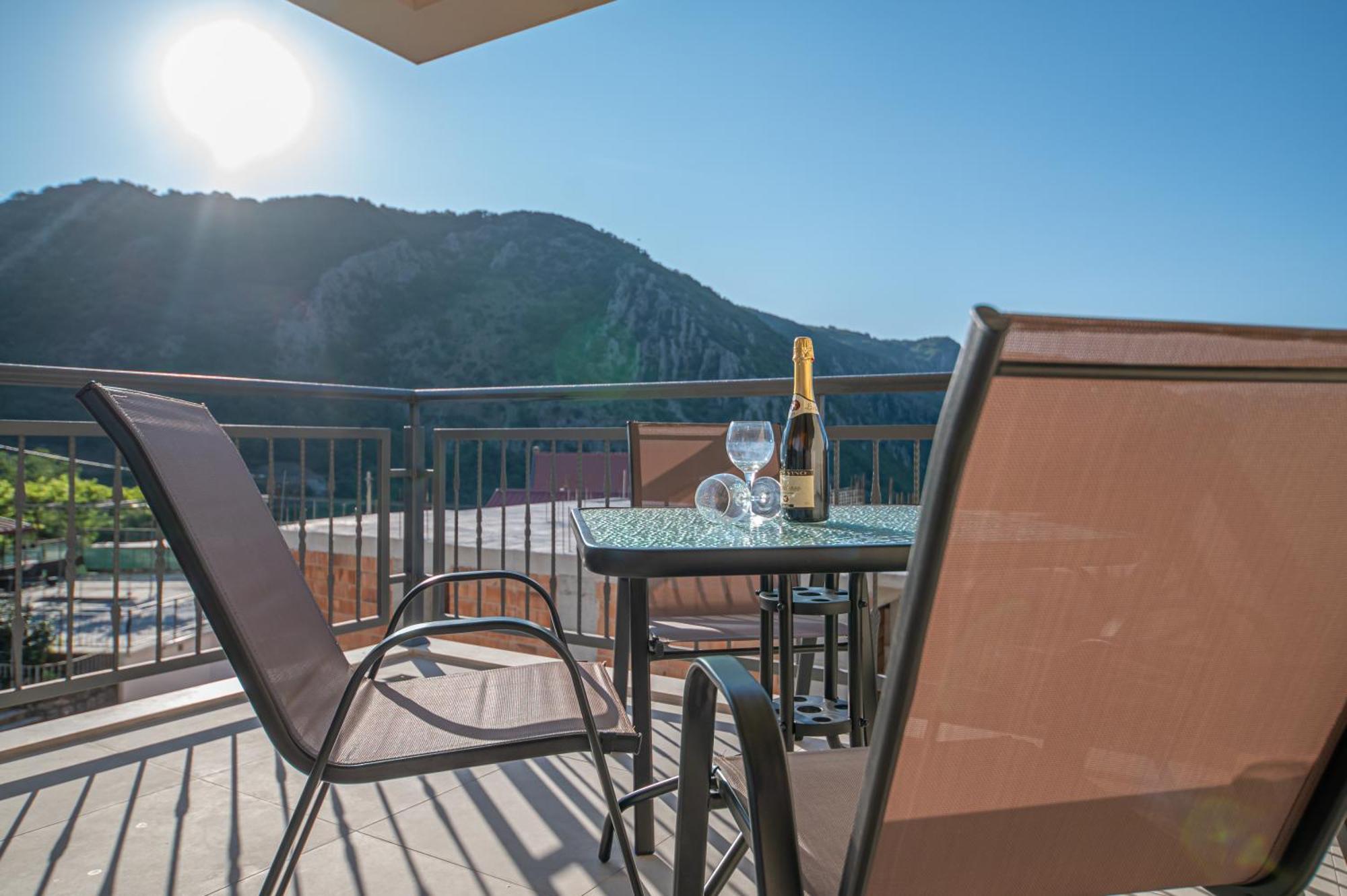 Red Hill Apartman Kotor Kültér fotó