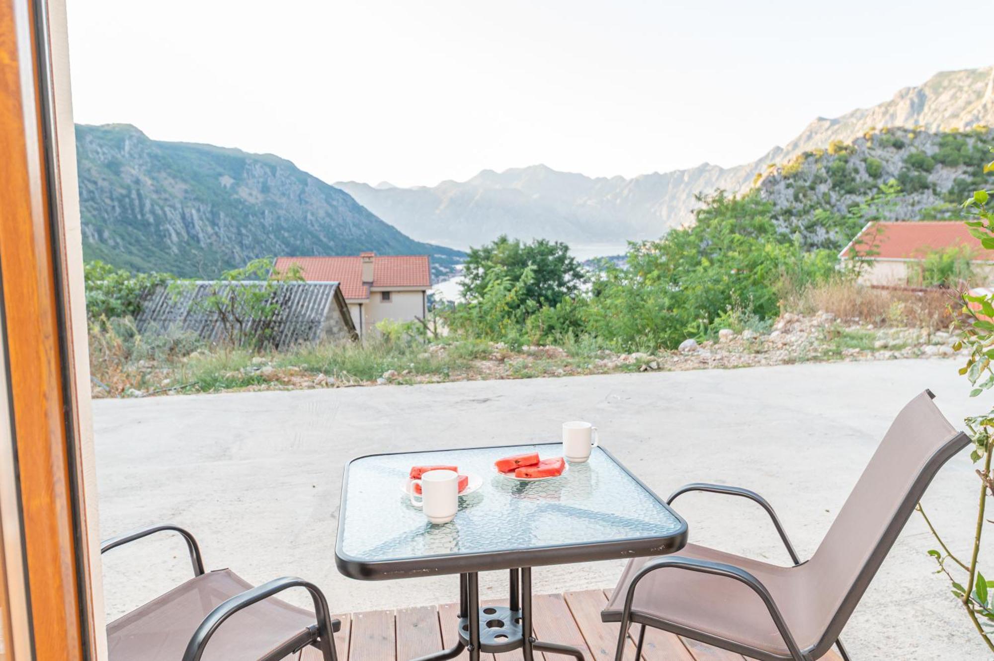 Red Hill Apartman Kotor Kültér fotó